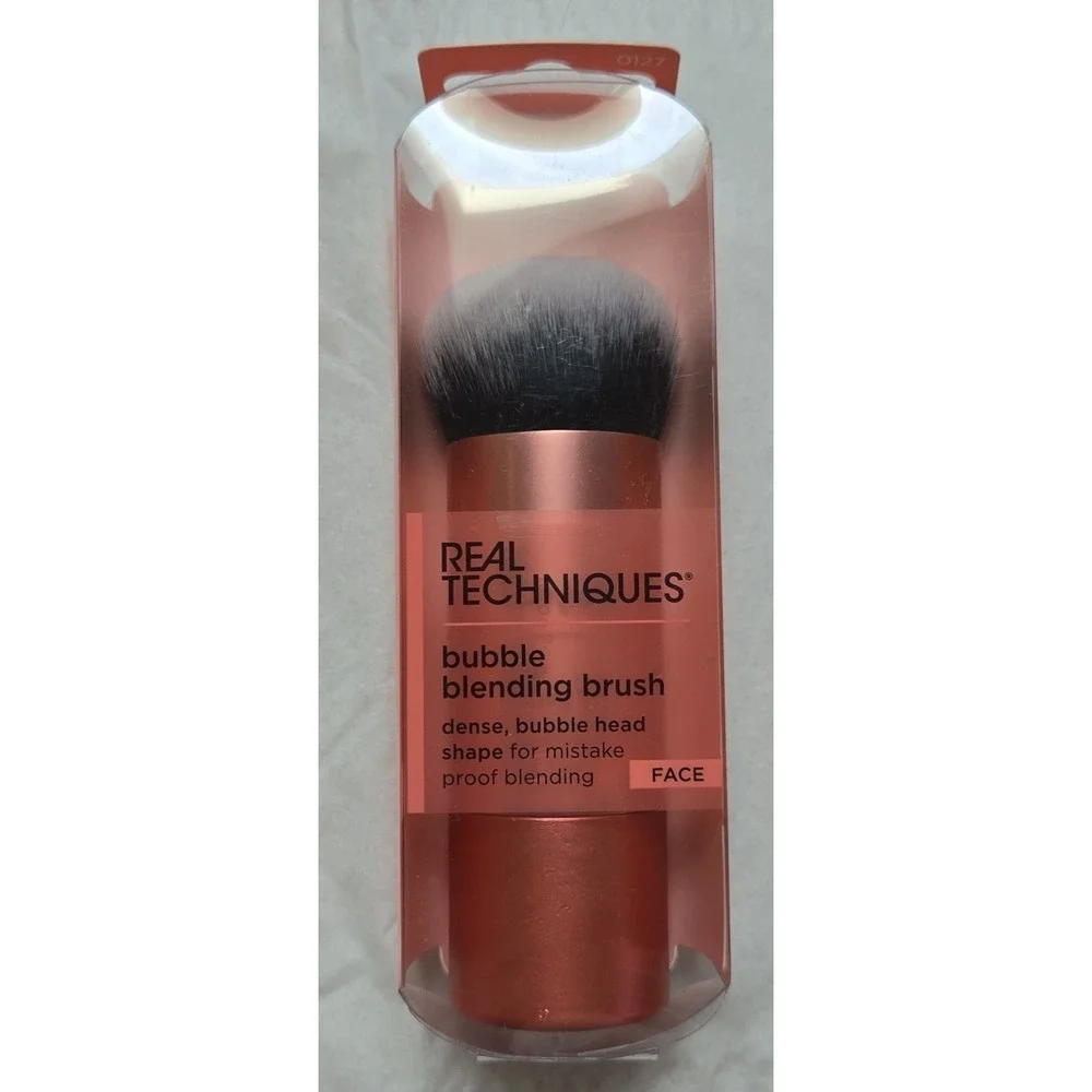 Real Techniques Bubble Blending Brush Face Brush 260